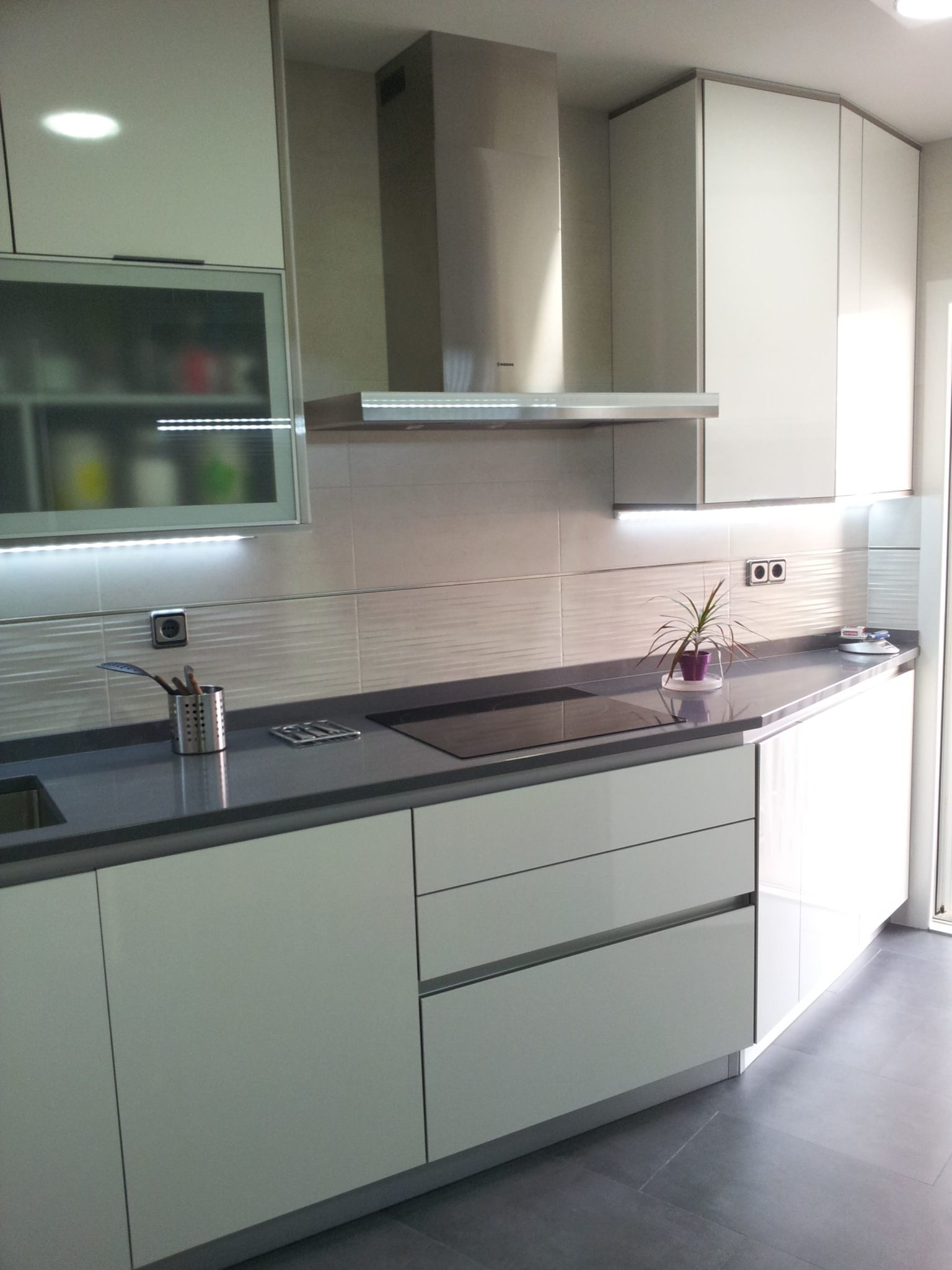 COCINA FORMICA VAROSKY BLANCO - Muebles Arranz